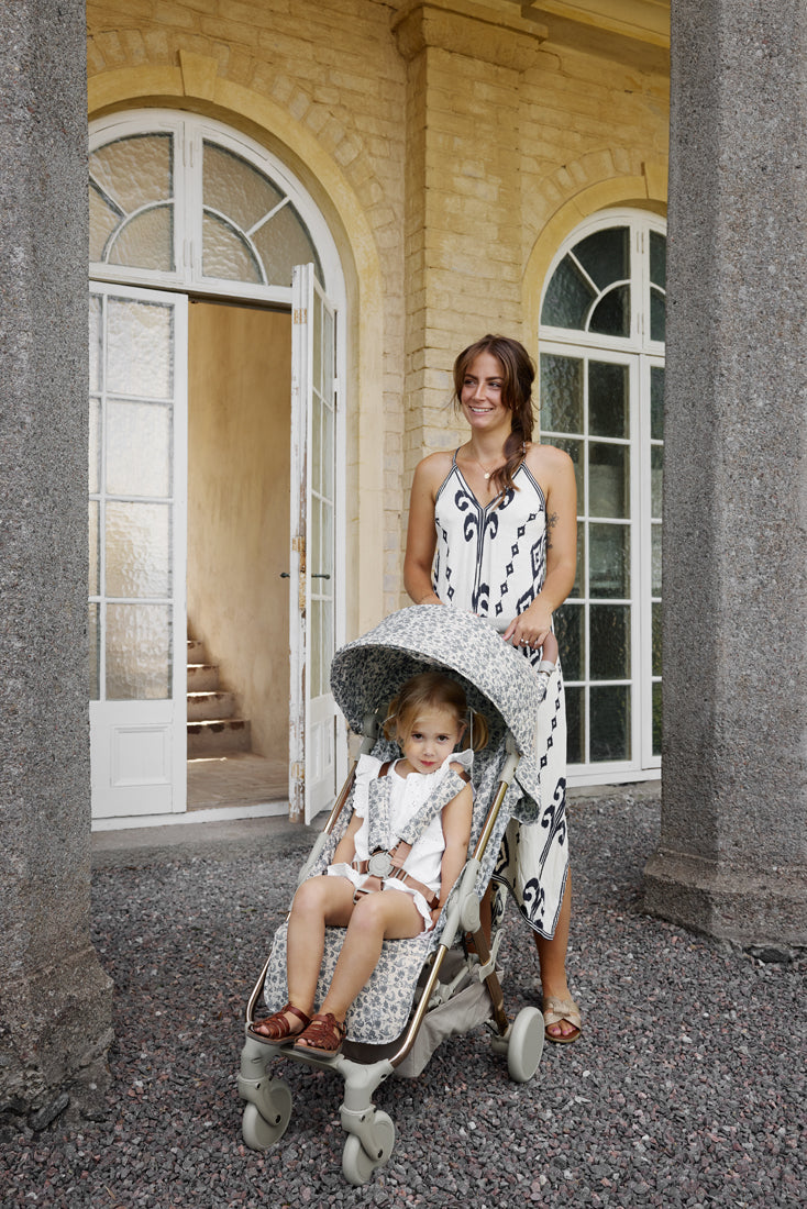 Elodie Mondo Reisetrille Leo Toile