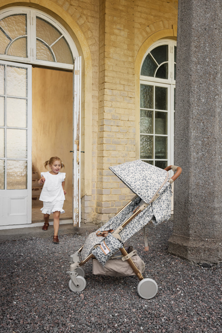 Elodie Mondo Reisetrille Leo Toile